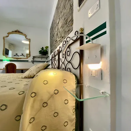 The Sea View בית הארחה