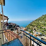 The Sea View 4* 마나롤라