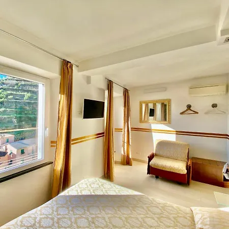 The Sea View בית הארחה 4*