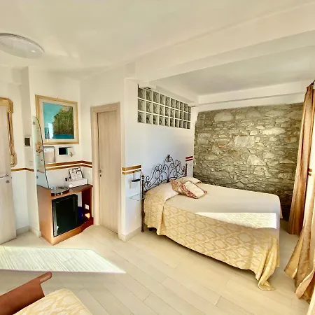 Guest house The Main Plaza *