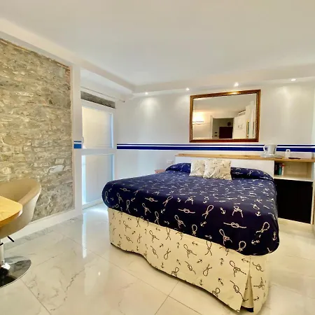 The Main Plaza Guest house Manarola