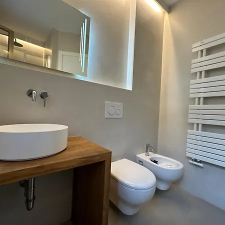 The Sea View 마나롤라