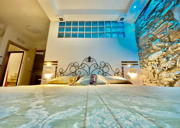 The Sea View 마나롤라