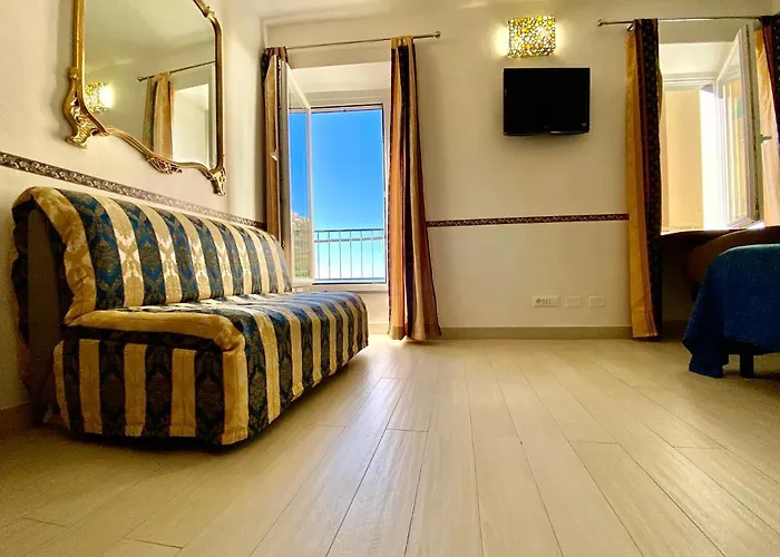 The Sea View 마나롤라