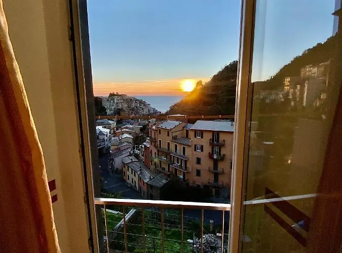 The Sea View 4* 마나롤라