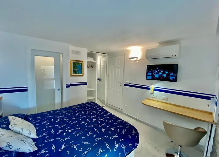 The Sea View 4* 마나롤라