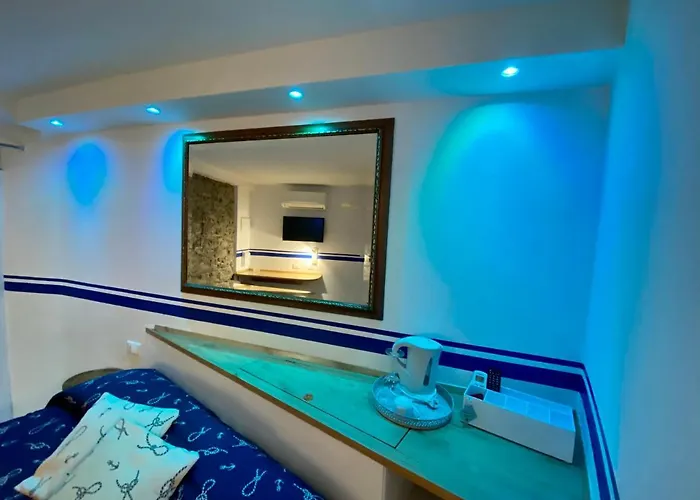 The Sea View 마나롤라