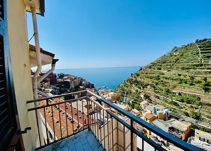 The Sea View 4* 마나롤라