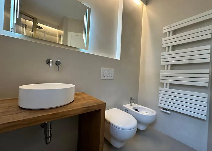 The Sea View 마나롤라