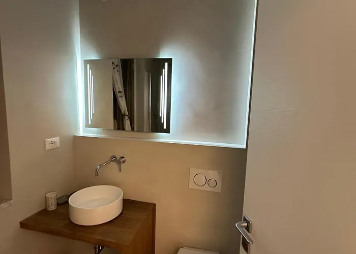 The Sea View 마나롤라