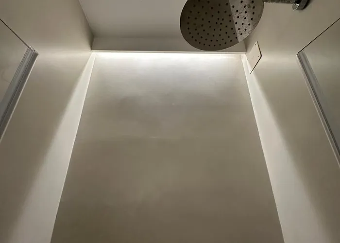 The Sea View 마나롤라